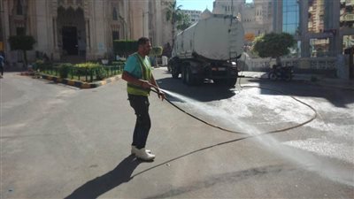 تكثيف أعمال النظافة وغسيل الشوارع والميادين بجميع الأحياء بالإسكندرية