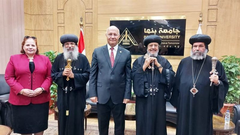 أثناء تقديم التهنئة