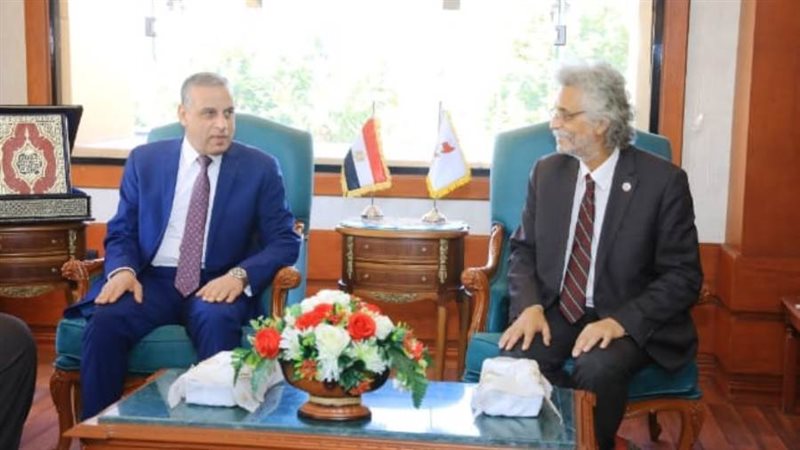 محافظ سوهاج ونقيب