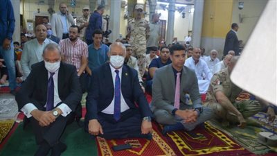 محافظ القليوبية ومدير الأمن ورئيس الجامعة يؤدون صلاة عيد الأضحى بمسجد ناصر ببنها 