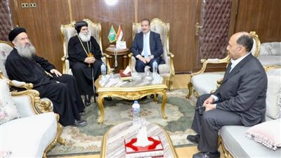 الأنبا بنيامين مطران المنوفية يقدم التهنئة لـ