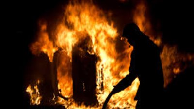 فرنسا.. فرق الإطفاء تتمكن من احتواء 