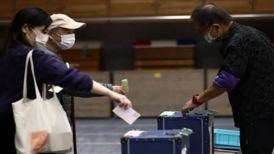 الناخبون اليابانيون يبدأون التصويت في الانتخابات البرلمانية