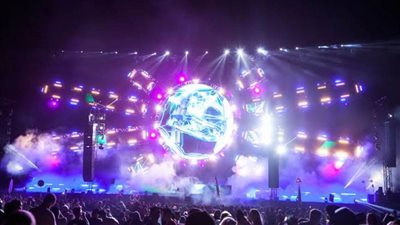 الآلاف من سكان برلين يشاركون في مهرجان للموسيقى الإلكترونية