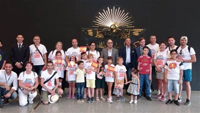 أطفال من مدارس إسبانيا في زيارة للمقاصد السياحية بمصر