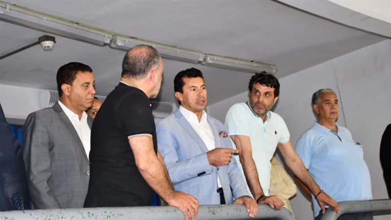 وزير الرياضة يتابع