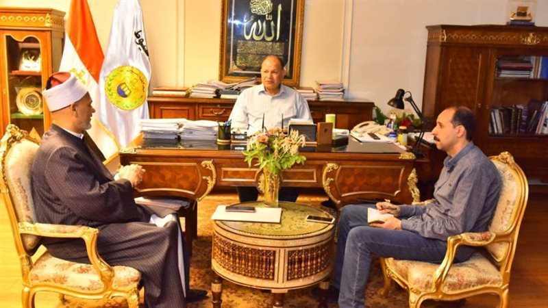 محافظ أسيوط يناقش