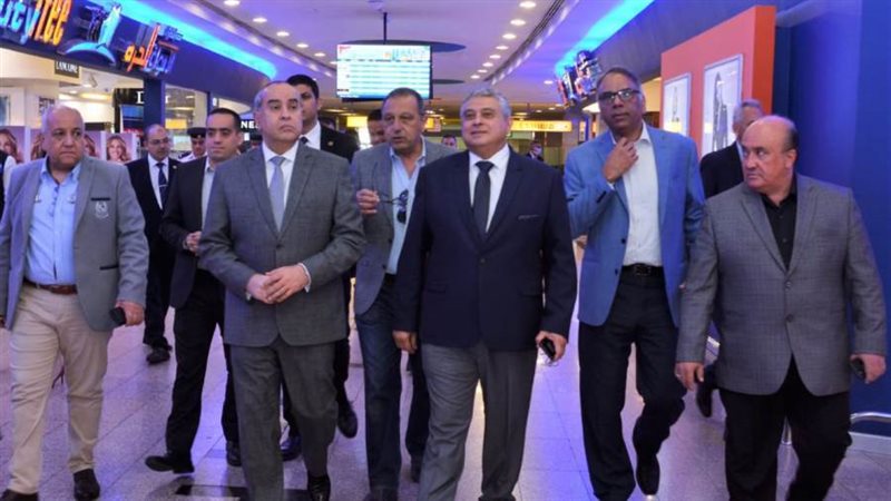 وزير الطيران خلال