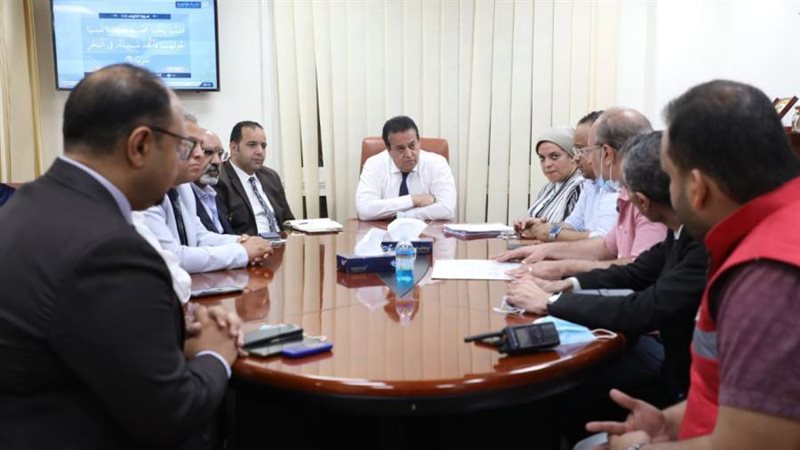 اجتماع وزير الصحة