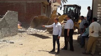 رغم إجازة العيد ..حملات لإزالة التعديات على الأراضي الزراعية والظهير الصحراوي بالمنيا 