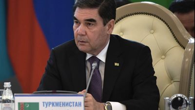 رئيس تركمانستان يقدم أضحية العيد 