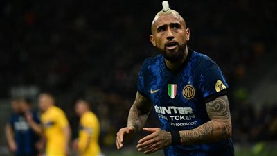 رسميا.. إنتر يعلن رحيل لاعبه التشيلي فيدال