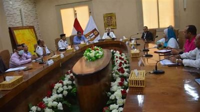 نائب محافظ الوادي تترأس اجتماع اللجنة العليا عقب إعلان تسعيرة المواد البترولية