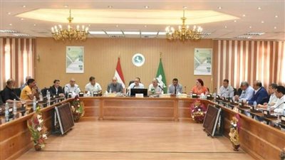 محافظ الشرقية يتابع تطبيق التعريفة الجديدة لنقل الركاب ويحذر المخالفين 