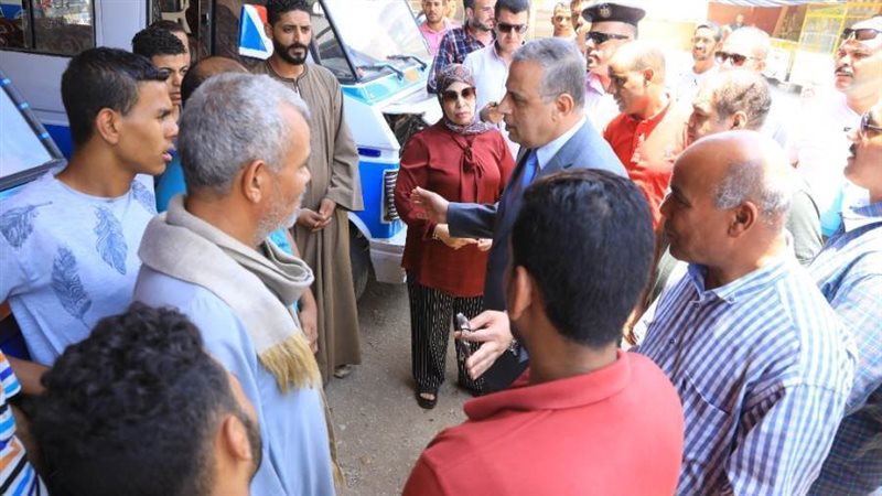 المحافظ يتفقد مواقف