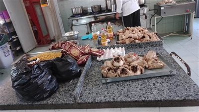 إعدام 10 أطنان أغذية فاسدة وغلق 25 منشأة غذائية مخالفة بالشرقية 
