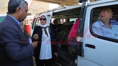 السكرتير العام المساعد بكفر الشيخ تتفقد مواقف سيارات الأجرة 