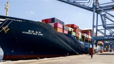 تداول 794 طن بضائع عامة ومتنوعة و82 شاحنة بموانئ البحر الأحمر