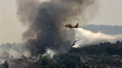 اليونان ترسل طائرات مكافحة حرائق إلى فرنسا