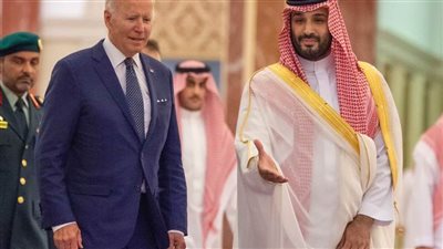 الرئيس الأمريكي يلتقي الملك سلمان وولي العهد السعودي.. 