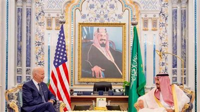 خادم الحرمين الشريفين والرئيس الأمريكي يبحثان سبل تعزيز العلاقات السعودية- الأمريكية