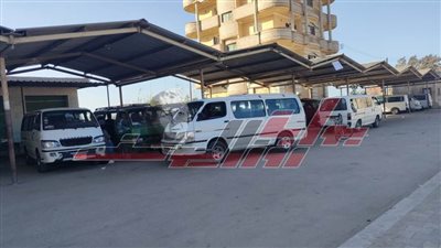 تعليق الاستيكرات والبنرات بالتعريفة الجديدة على سيارات كفر الشيخ