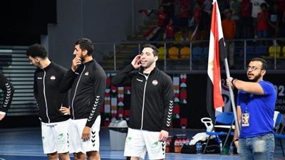 أحمد الأحمر: 