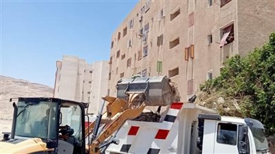 محافظ أسيوط يوجه رؤساء المراكز والأحياء بتكثيف حملات النظافة وصيانة أعمدة الإنارة