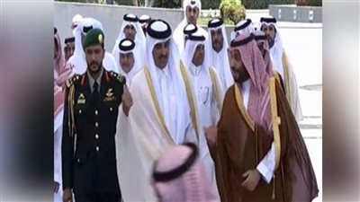 ولي العهد السعودي يستقبل أمير قطر في مطار جدة