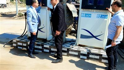 ضبط ٣ محطات لبيعهم المواد البترولية بأزيد من السعر الرسمي