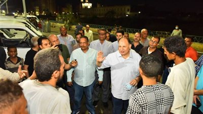 محافظ أسيوط يتفقد المواقف العامة للتأكد من التزام السائقين بالتعريفة الجديدة