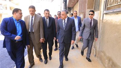 محافظ سوهاج يتفقد أعمال الرصف بشوارع حي شرق سوهاج