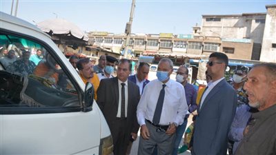 محافظ القليوبية يتابع الالتزام بالتعريفة المحددة بمواقف السيارات 