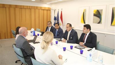 رئيس هيئة الرعاية الصحية يلتقي سفير فنلندا بالقاهرة لبحث سبل التعاون