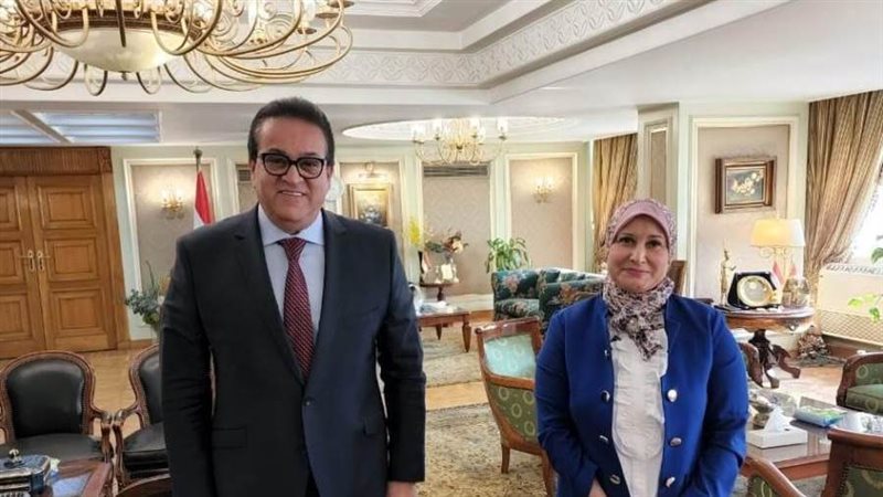 وزير الصحة ونقيب