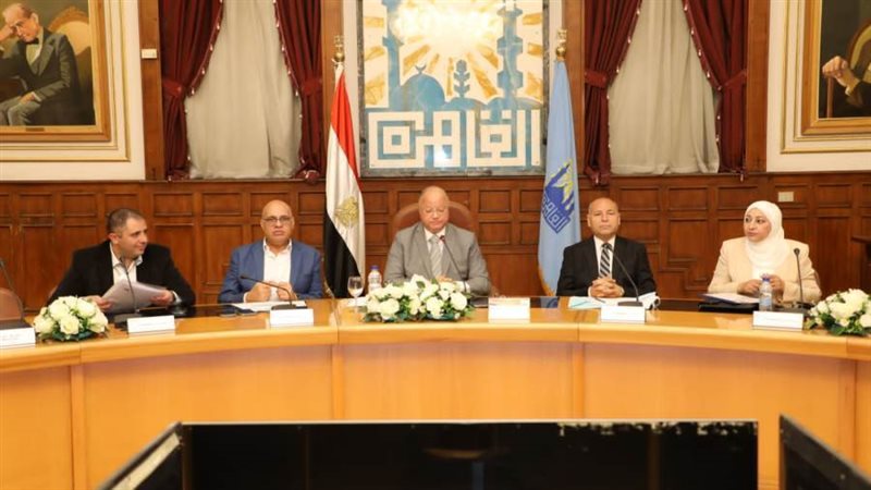 محافظ القاهرة ونواب