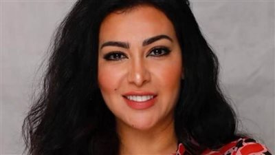 ميرهان حسين: جينيفر لوبيز فتحت نفسي للزواج