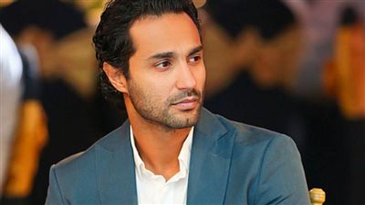 كريم فهمي يشوق الجمهور لفيلمه الجديد