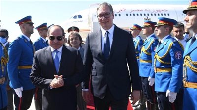 رئيس صربيا يستقبل الرئيس السيسي بمطار العاصمة بلجراد
