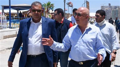 محافظ الإسكندرية يتفقد قرية النخيل بعد توجيهاته العاجلة برفع جميع تراكمات القمامة