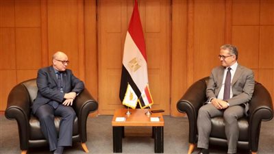العناني يستقبل سفير قبرص في القاهرة بمتحف الحضارة