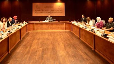 العناني يتابع آخر مستجدات الموقع الإلكتروني للمتحف الكبير 