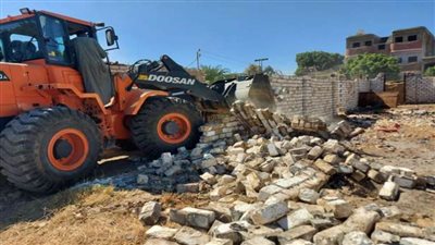 إزالة 10 حالات تعد على أراضي أملاك الدولة ببياضية الأقصر