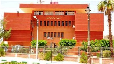 إصابة سائق ومساعده في انقلاب شاحنة نقل بطريق الداخلة بالوادي الجديد