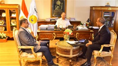 محافظ أسيوط يؤكد دعمه الكامل لتطبيق منظومة المرتبات 