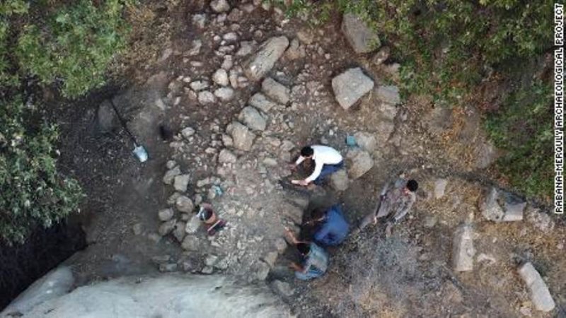 علماء أثار في القعة