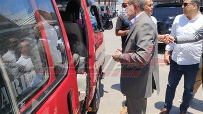 محافظ كفر الشيخ يتفقد مواقف السيارات ويلتقي المواطنين