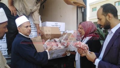 توزيع 4 أطنان لحوم أضاحي على 4000 أسرة أولى بالرعاية في كفر الشيخ