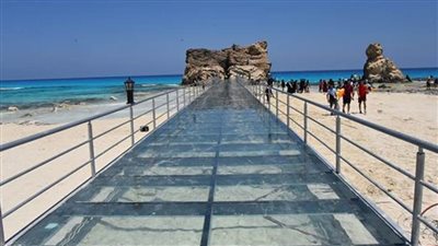 مطروح تحذر من ممارسة السباحة بمزار كليوباترا وصخرة الغرام لعدم وجود منقذين