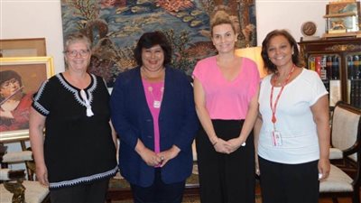 وزيرة الثقافة تتسلم دعوة المشاركة بمؤتمر إدنبرة الدولي للثقافة باسكتلندا